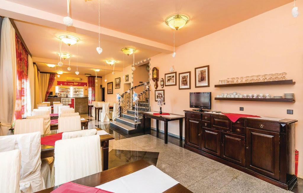 Bed & Breakfast Valentina Metajna Esterno foto